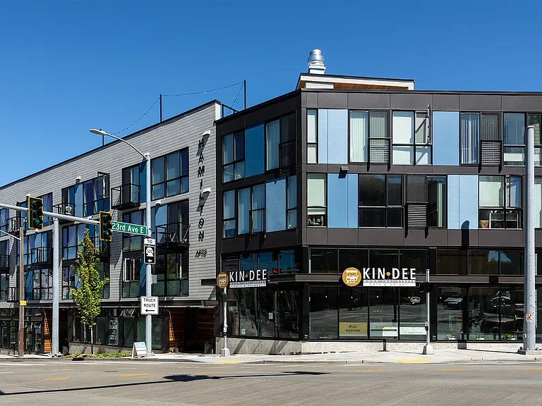 Hamilton- Your Bright, Modern City Home! — Photo 79