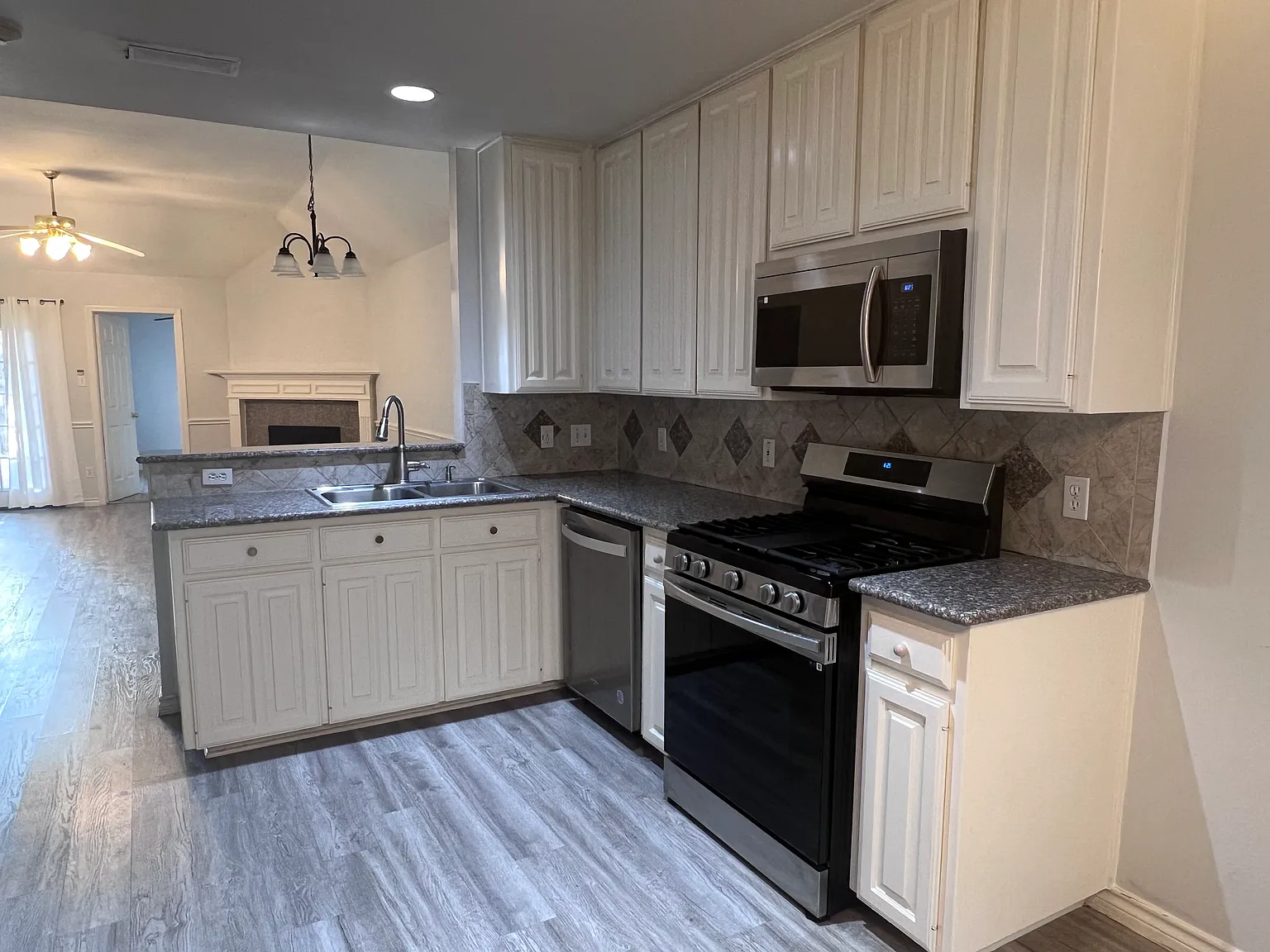 8113 Case Dr — Photo 3