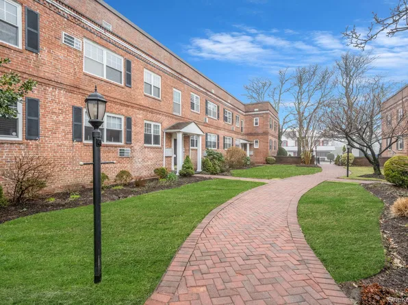 51 Lincoln Avenue #D22, Rockville Centre, NY 11570