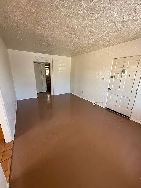 1 bed, 1.0 bath, 600 sqft, $900 — Photo 3