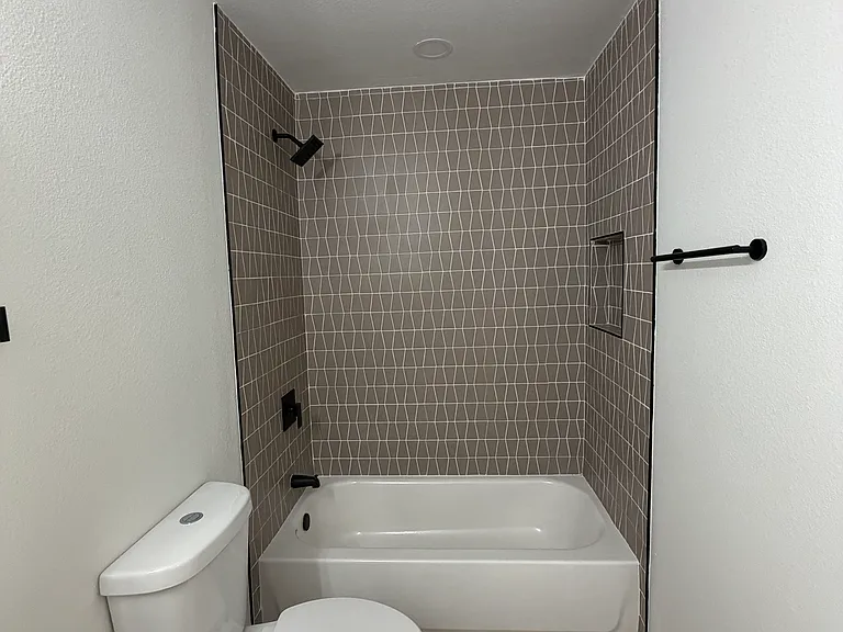 3420 W Warm Springs Rd — Photo 28