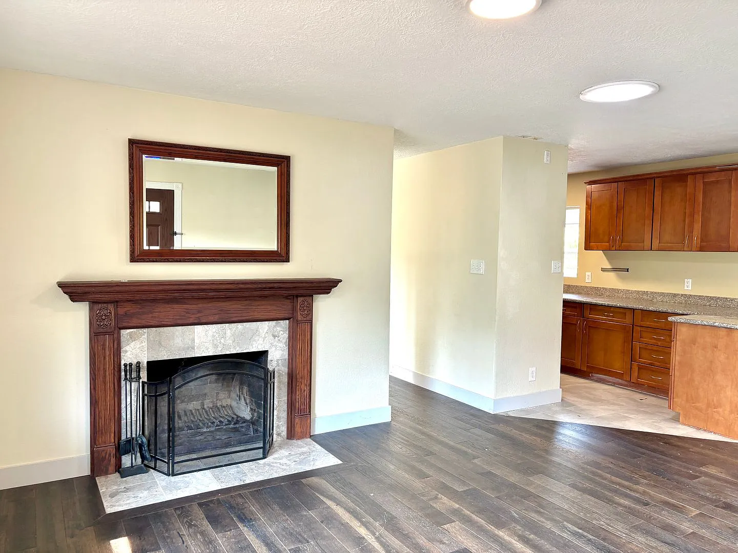 Madison South/Rocky Butte Home on Huge Lot with Attached Garage, Private Fenced Yard — Photo 4