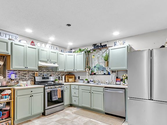 5th image of 935 Ragle St