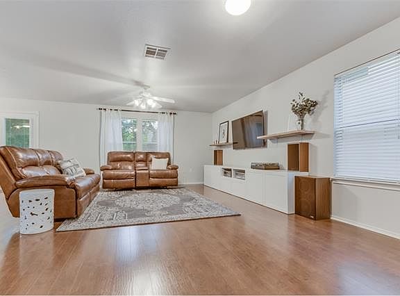 3rd image of 1507 Strickland Dr