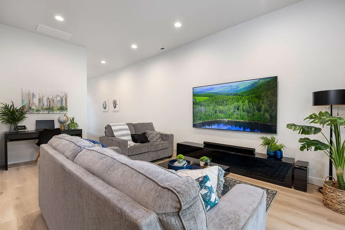 Building Photo - Hidden Hills Condominiums