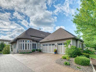 166 Stonebridge Rd, Mendota Heights, MN, 55118