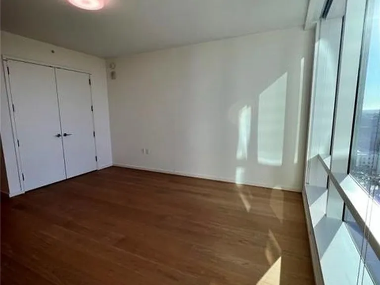877 Francisco #1518 — Photo 13