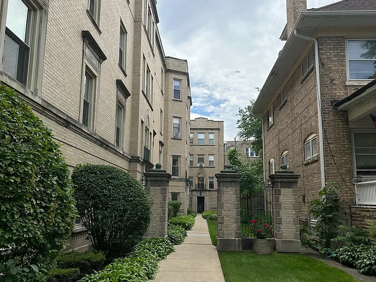 1637 W Estes Ave #2A — Photo 16