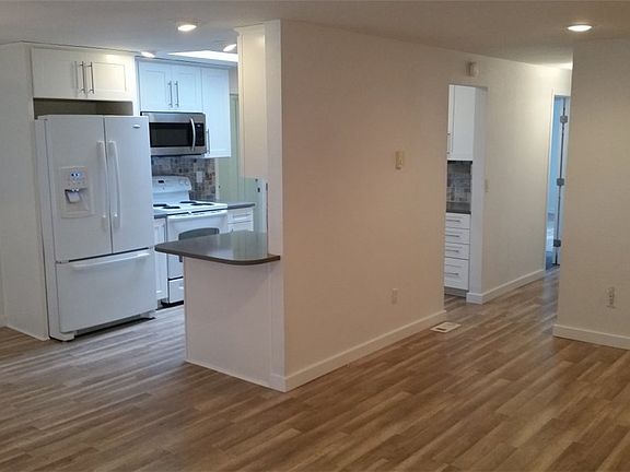 5th image of 5031 N Whitman St