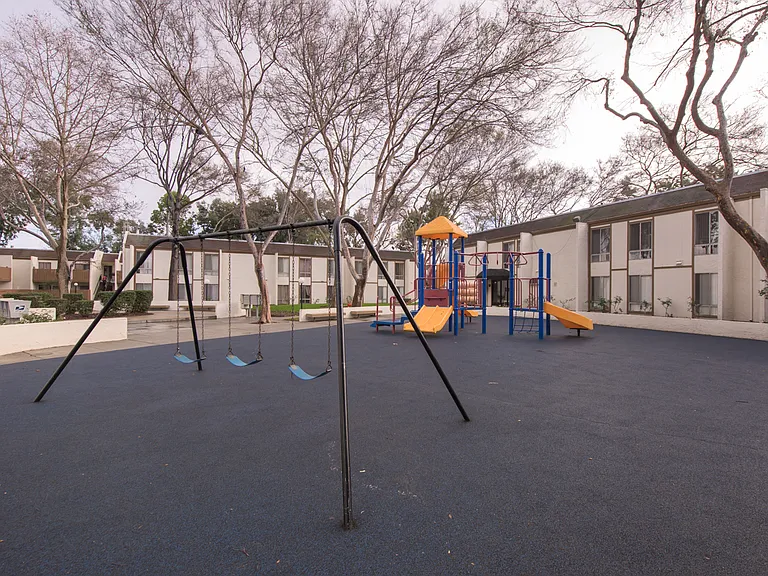 Lawrence Road Apartments — Photo 8