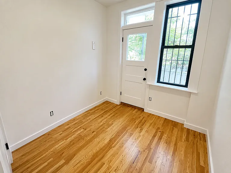 107 Cornelia St #1L — Photo 2