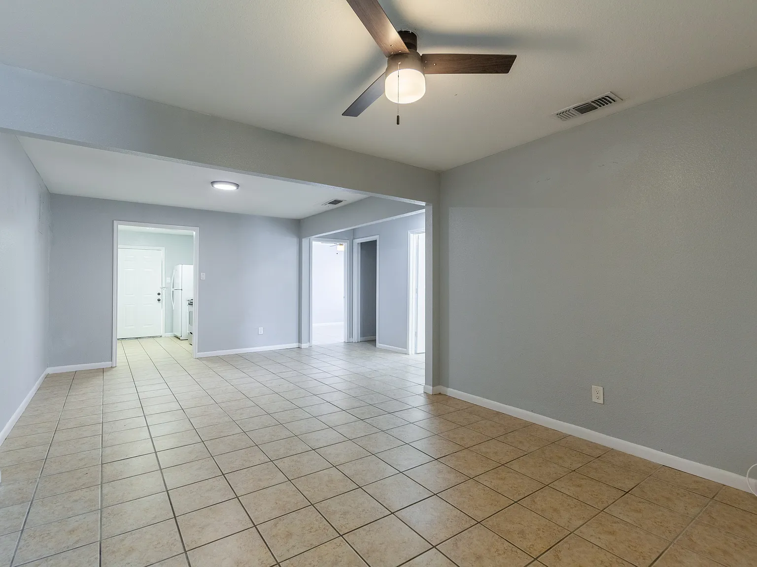 3 bed, 2535 sqft, $1,250 — Photo 2