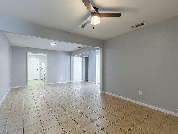 2nd image of 7642 Oak Chase