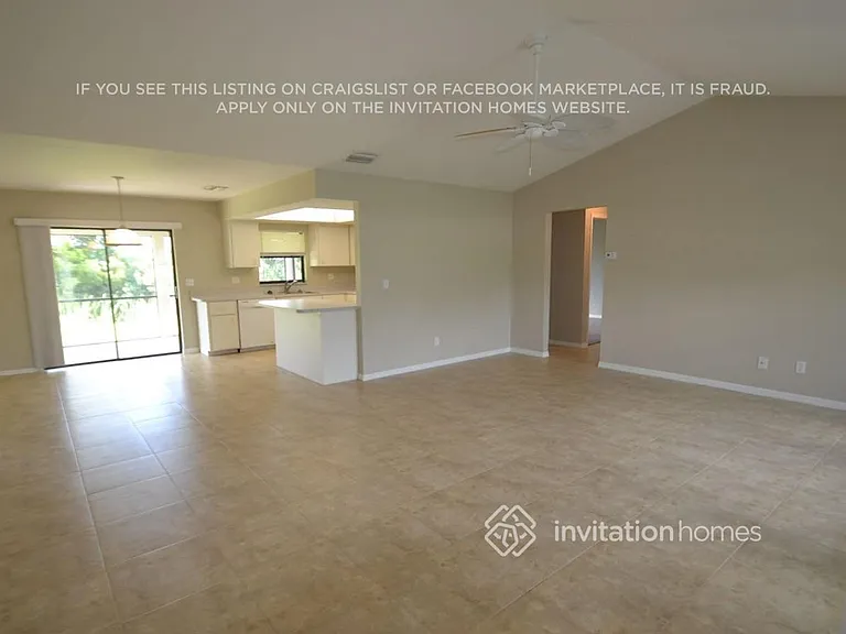 808 SW 7th Ter — Photo 2
