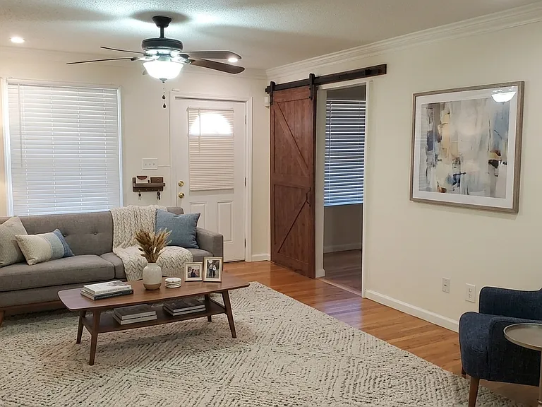 3072 Lone Oak Ave SW — Photo 2