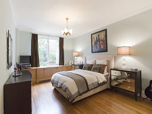 Sold by Sotheby's International Realty | media 12