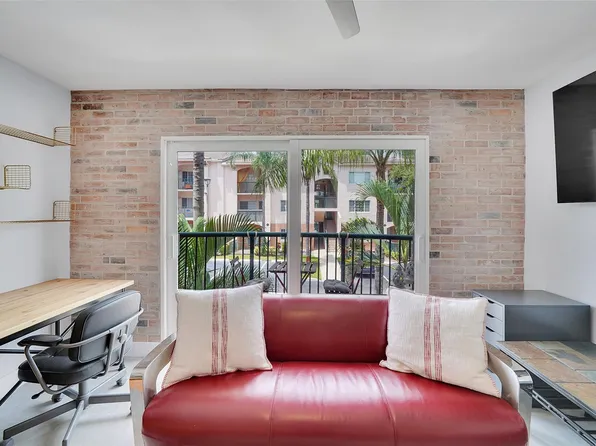 2021 SE 10th Ave APT 205, Fort Lauderdale, FL 33316