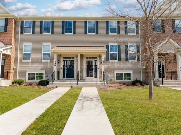 596 Cimmaron Cir, Crystal Lake, IL 60012