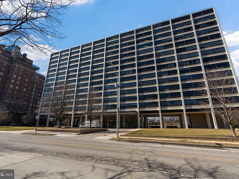 4000 N Charles St #905 — Photo 16