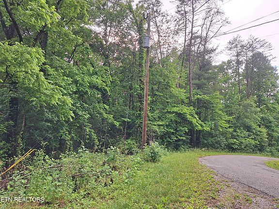 4th image of 160 Mountain Rd