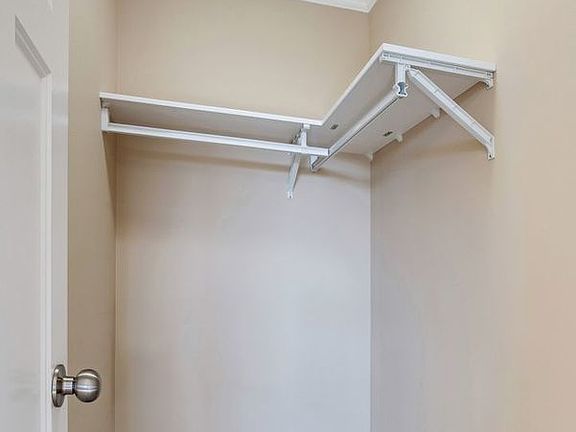 5th image of 1022 Hampton Cir #508
