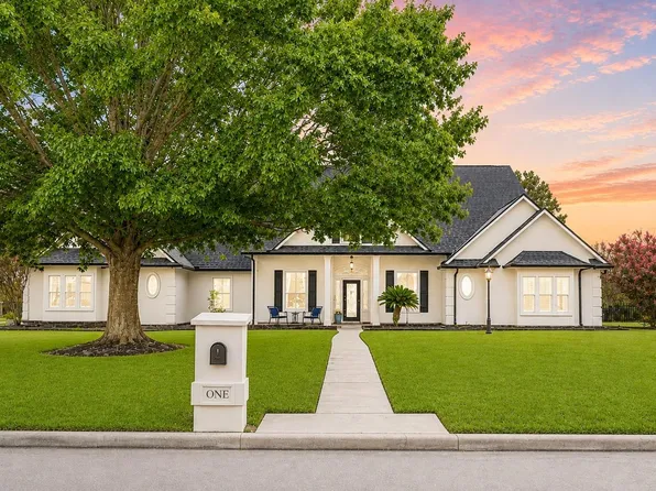 1 Lake Estates Ct, Montgomery, TX 77356