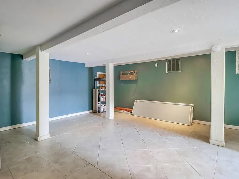 843 Georgia St — Photo 26