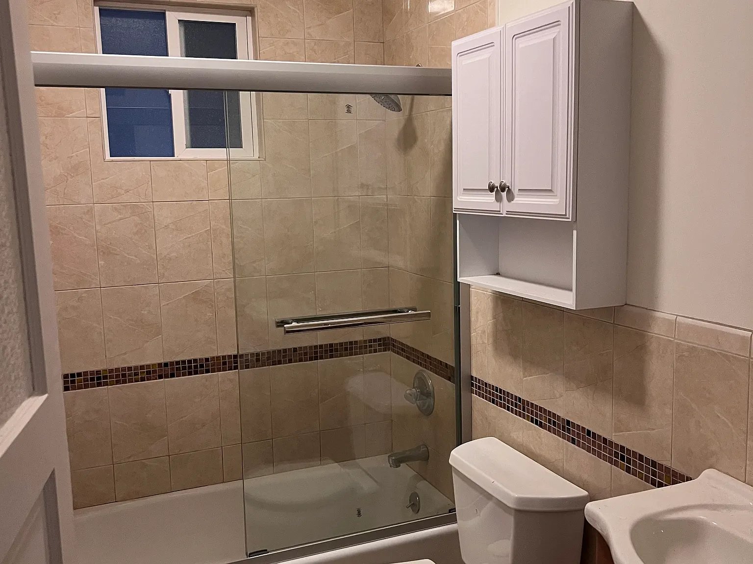 2 bed, 875 sqft, $5,600 — Photo 2