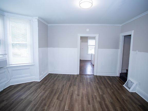 2nd image of 1109 E Wayne St