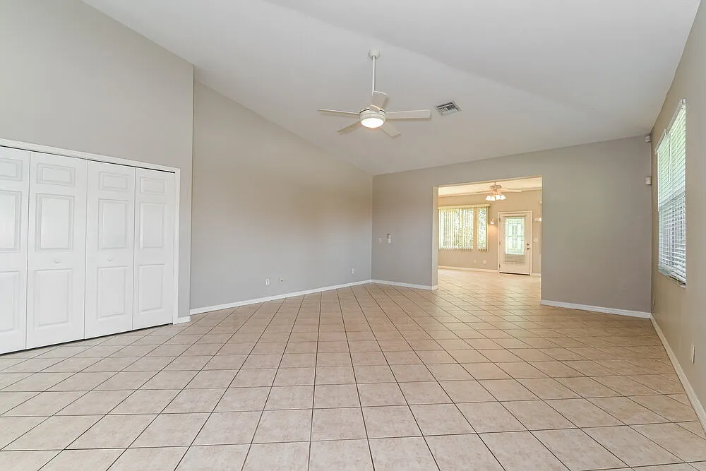 3 bed, 2.0 bath, 2161 sqft, $2,120 — Photo 4