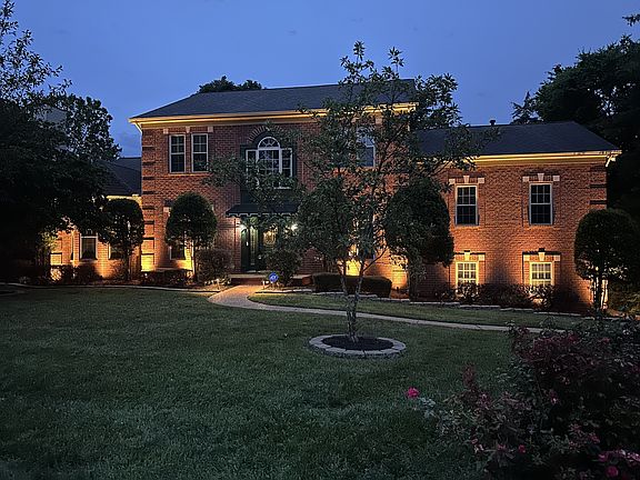 3rd image of 1302 Queensland Way