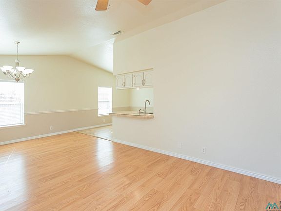 5th image of 605 S Sequoia Ave