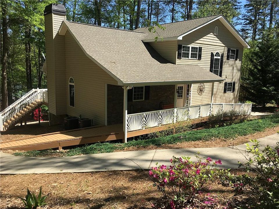 1st image of 216 Elm Dr