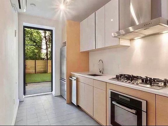 3rd image of 137 Nelson St #1B
