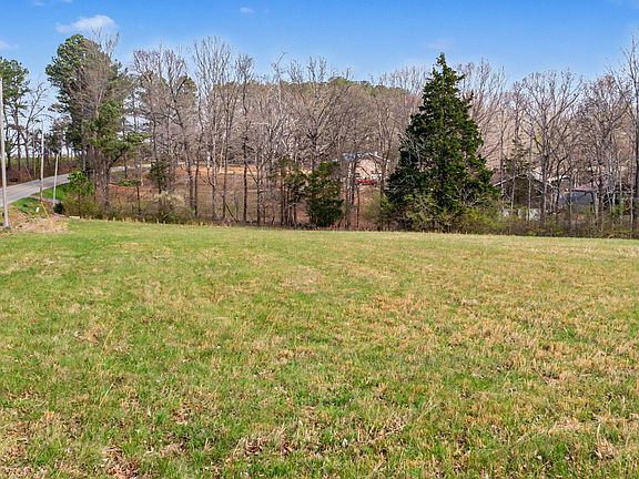 3rd image of 9 Louise Rd