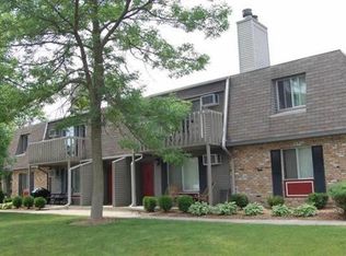 1427 S Carriage Ln, New Berlin, WI 53151