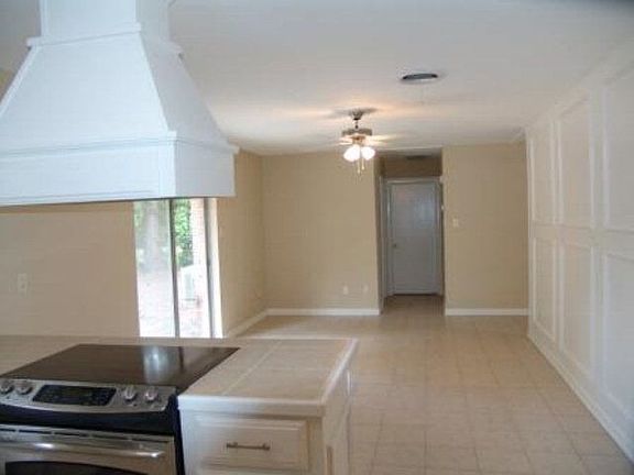 4th image of 718 Camellia Ave