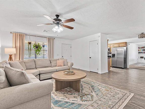 4th image of 4914 SE Hardin Ave