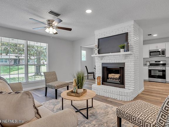 5th image of 1322 CHABLIS Court