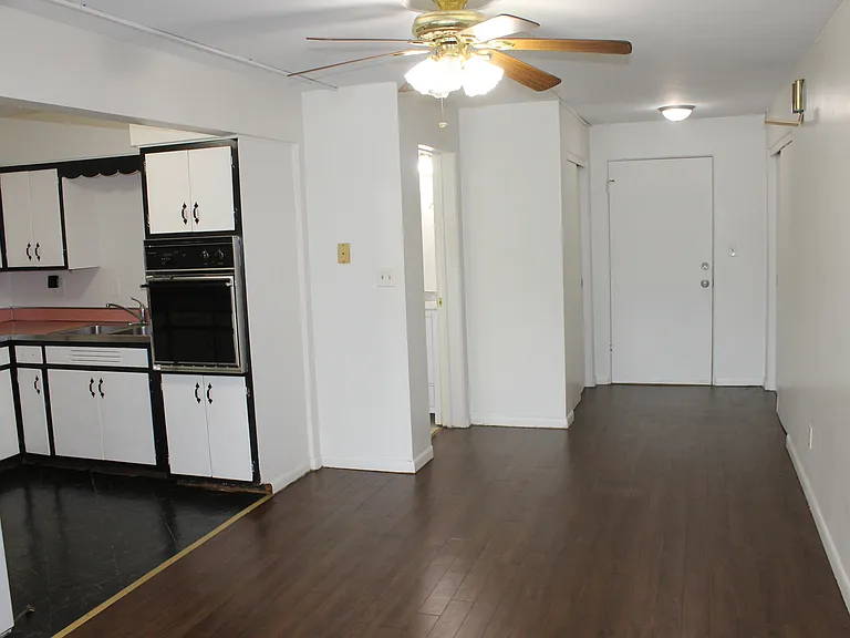 715 E State St #204 — Photo 8