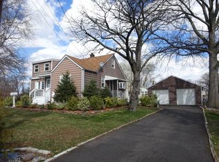 210 S Greasheimer St, Manville, NJ 08835