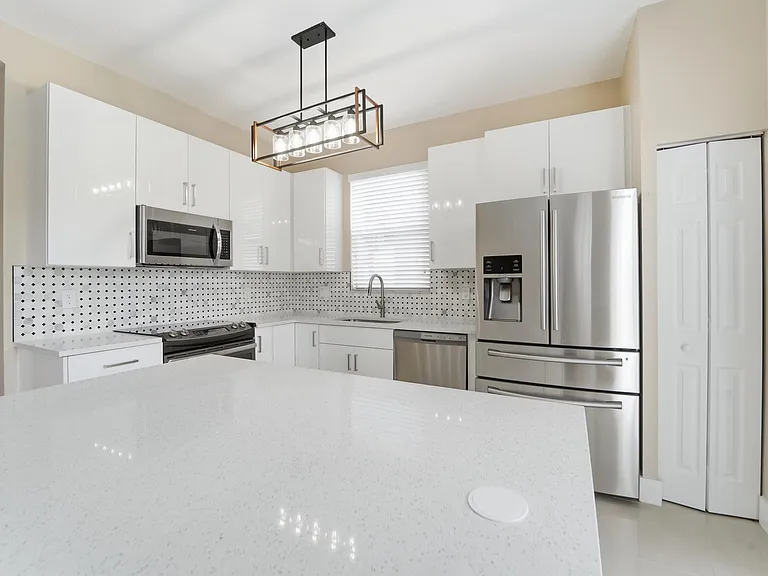 1780 Pierside Cir — Photo 2