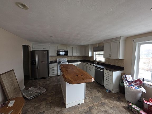 4th image of 11 Back Brooks Road