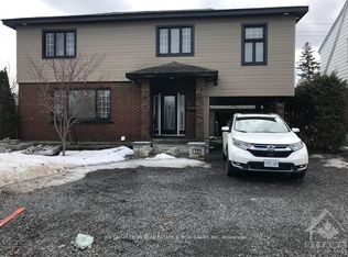 814 Smyth Rd #B, Ottawa, ON K1G1P3