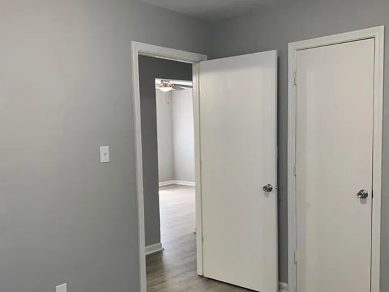 1524 E Legrande Ave — Photo 9