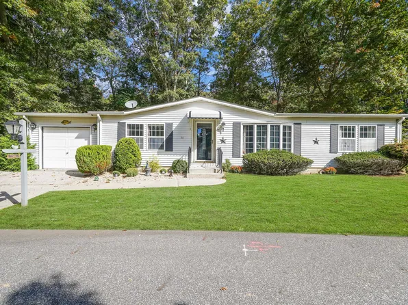 1407 Middle Road #12, Calverton, NY 11933