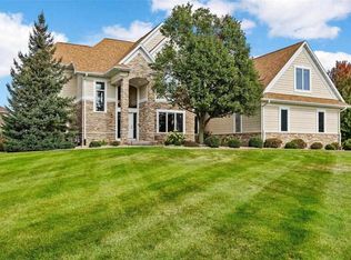 1705 Maple St, Robins, IA 52328