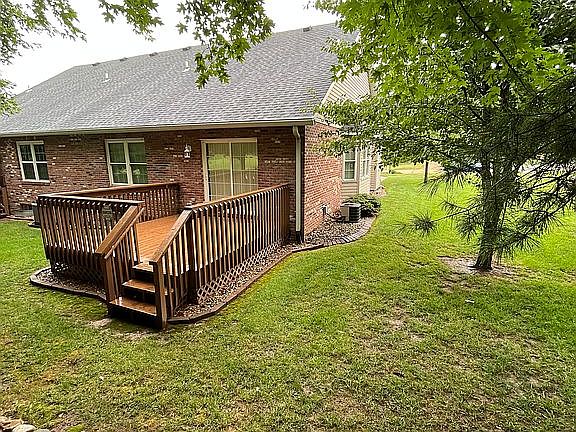 3rd image of 12 Arbor Ln