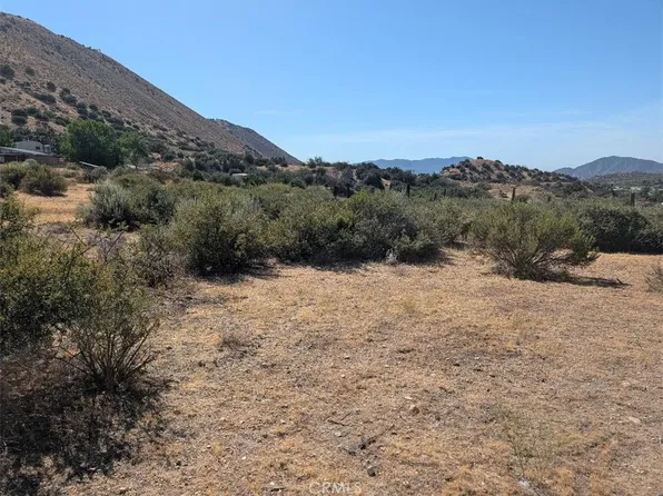 12 Paramount Rd, Phelan, CA 92371