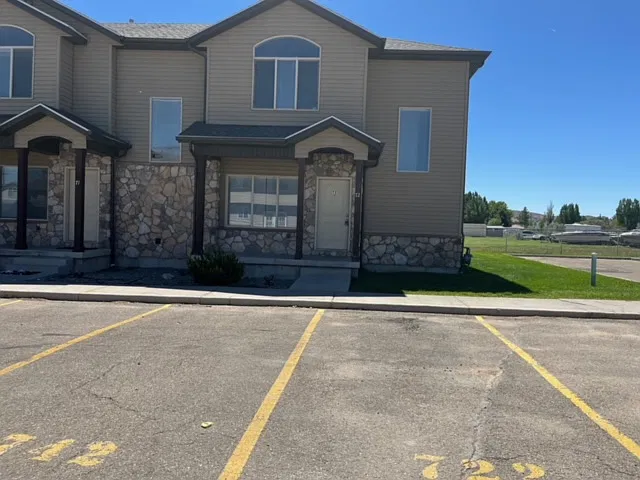 3 bed, 1432 sqft, $1,695 — Photo 1